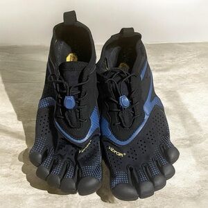 Vibram Fivefingers V-Run Men’s Running/Climbing Shoes, Size 7.5/8, EUC